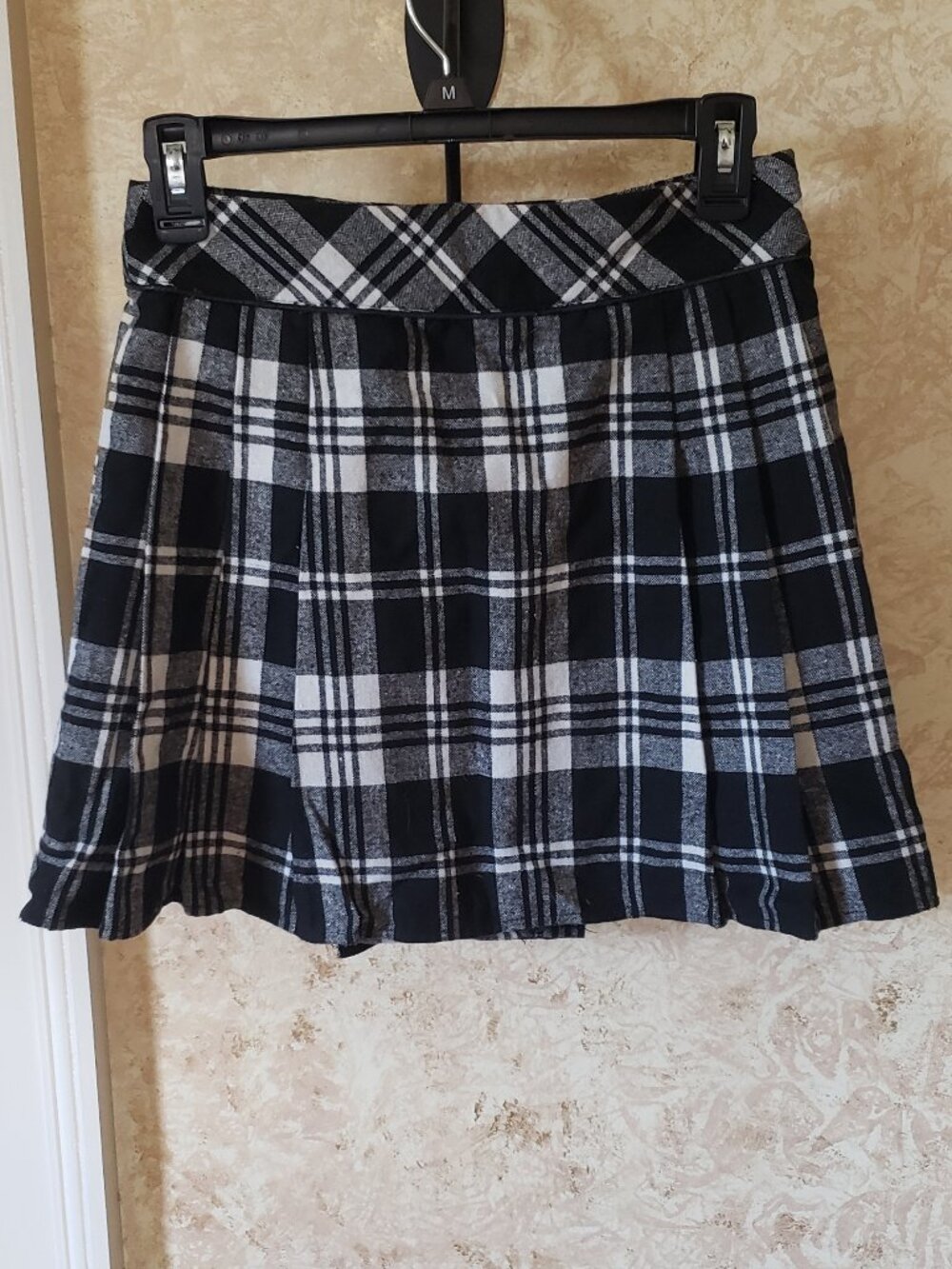 Atmosphere Black & White Plaid pleated skirt - Picture 2 of 9